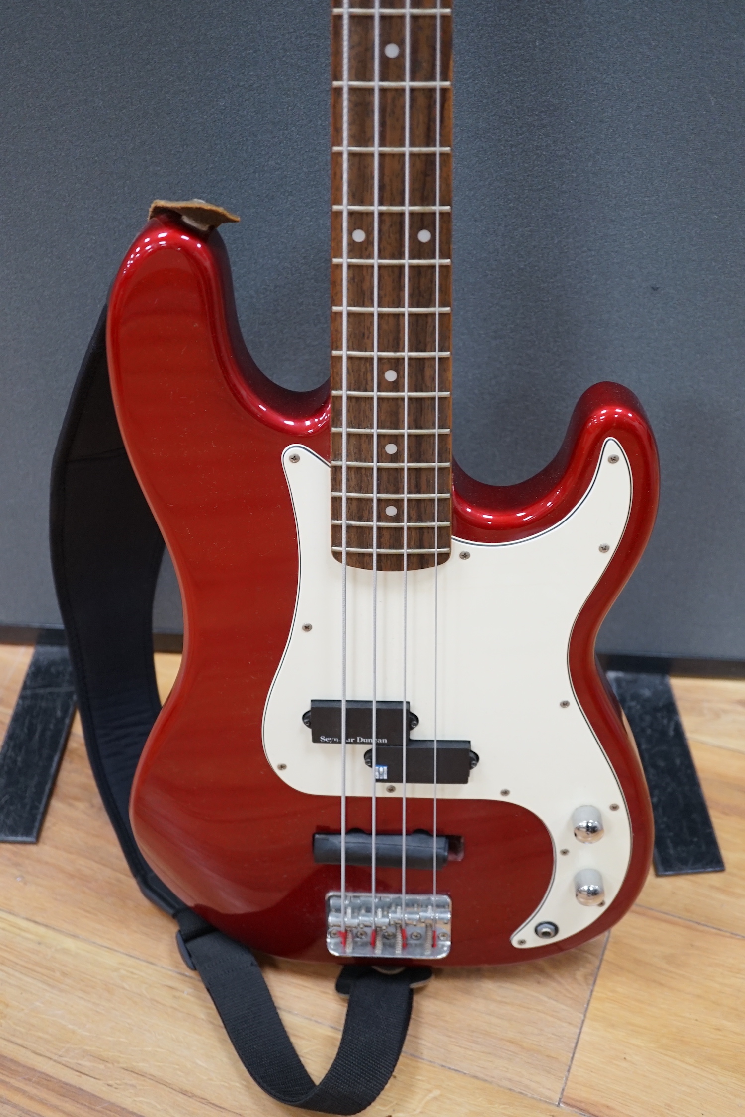 Squire by Fender, a Precision bass guitar with Torque T303MT amplifier